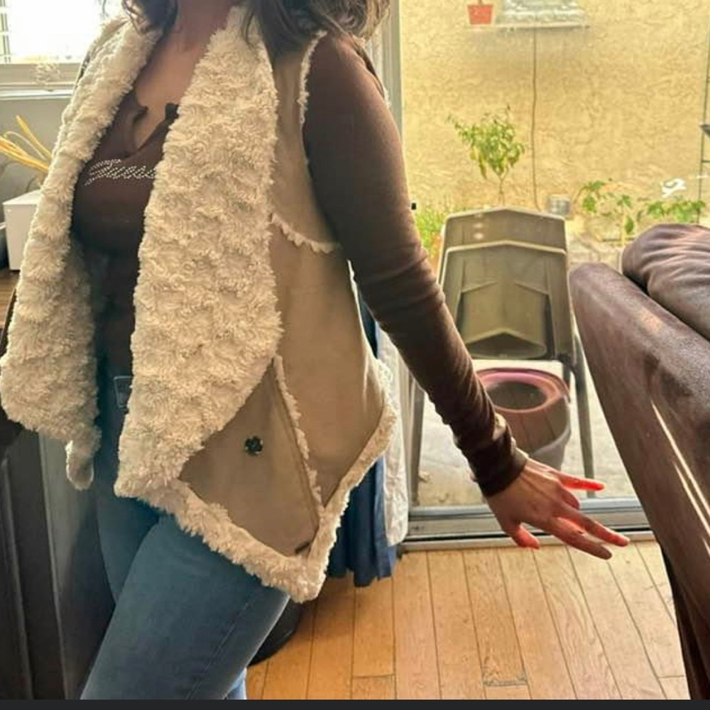 Vest guess small